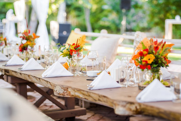 Beautiful autumn colored taable decoration for a special event. Fresh flower table decoration.