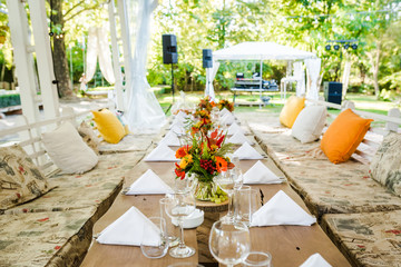 Beautiful autumn colored taable decoration for a special event. Fresh flower table decoration.