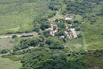 Petit bourg de Kaw isolé dans les marais de Kaw en Guyane française © galaad973