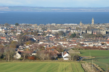 Fototapeta na wymiar Views over St Andrews town, and Bay, from Pipeland Hill,