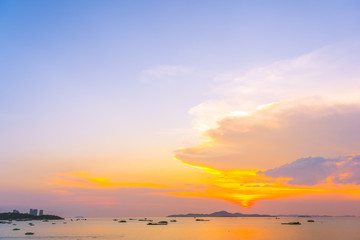 Fototapeta na wymiar Beautiful landscape of sea ocean around Pattaya city in Thailand at sunset time
