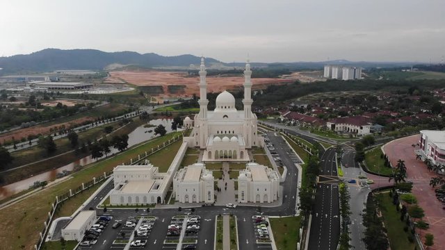 Aerial view of Seremban&rsquo;s latest attraction, Masjid Sri Sendayan, has won praises from the public for its elegant and artistic Islamic architecture 