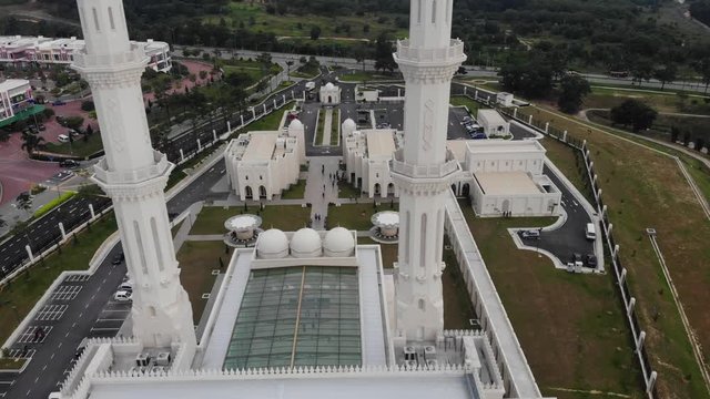 Aerial view of Seremban&rsquo;s latest attraction, Masjid Sri Sendayan, has won praises from the public for its elegant and artistic Islamic architecture 