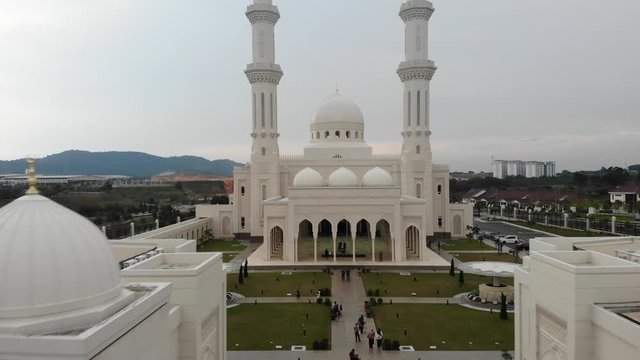 Aerial view of Seremban&rsquo;s latest attraction, Masjid Sri Sendayan, has won praises from the public for its elegant and artistic Islamic architecture 