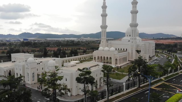 Aerial view of Seremban&rsquo;s latest attraction, Masjid Sri Sendayan, has won praises from the public for its elegant and artistic Islamic architecture 