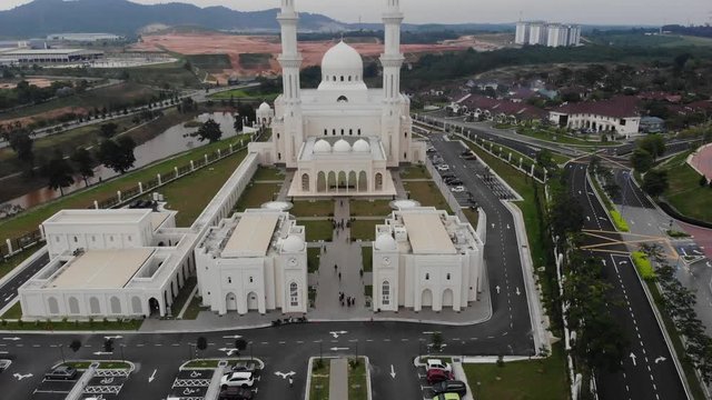 Aerial view of Seremban&rsquo;s latest attraction, Masjid Sri Sendayan, has won praises from the public for its elegant and artistic Islamic architecture 