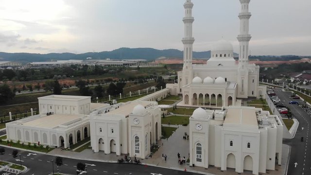 Aerial view of Seremban&rsquo;s latest attraction, Masjid Sri Sendayan, has won praises from the public for its elegant and artistic Islamic architecture 