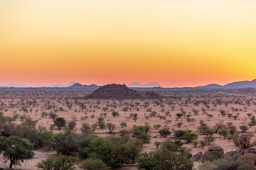 Fototapeta premium Coucher de soleil au Waterberg en Namibie
