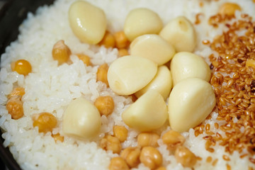 Steamed rice, garlic, chick pea and sesame 