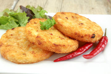 several rösti cooked on a plate