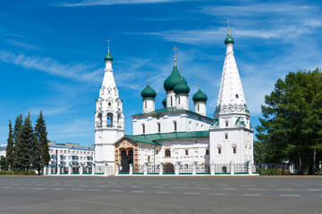 Fototapeta na wymiar Elijah Church in the center of Yaroslavl