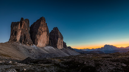 Fototapeta na wymiar Majestic panorama of Tre Cime di lavaredo at dusk, Dolomites