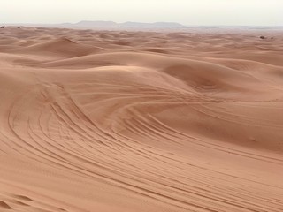Fototapeta na wymiar car tracks in the desert