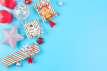 Obraz premium Christmas background with various Christmas decorations, colored garlands and beads, on a blue background. Christmas decorations. Christmas background. Space for text.