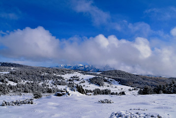 Fototapeta na wymiar Neige sur le Massif du Puigmal