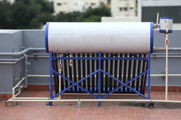 Evacuated tube solar water heater