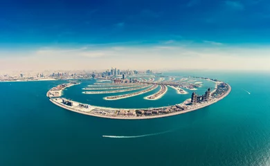 Foto auf Acrylglas Dubai Luftaufnahme auf der Insel Palm Jumeira in Dubai, Vereinigte Arabische Emirate, an einem Sommertag.