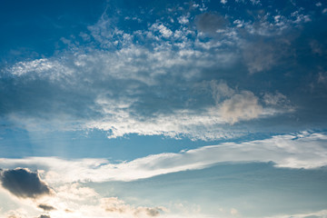 Obraz premium Evening sky with white clouds. Evening sky with black clouds.