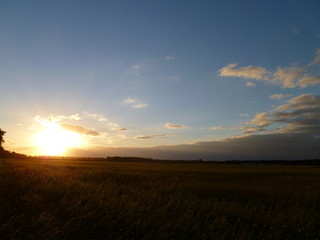 Fototapeta na wymiar Sunset sky on the field