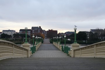 Fototapeta na wymiar Bridge with lamps at Dawn