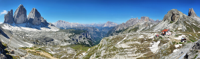 Fototapeta na wymiar Rifugio Locatelli and Dolomites mountains in National Park Tre Cime di Lavaredo,Dolomites alps, Italy