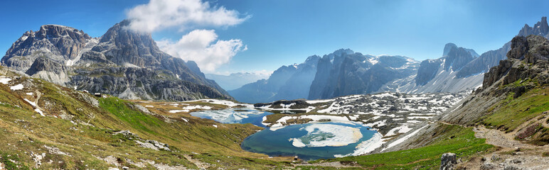 Obraz premium Laghi dei Piani, mountain lakes near refuge Locatelli and Val Fiscalina, Southern Tyrol.