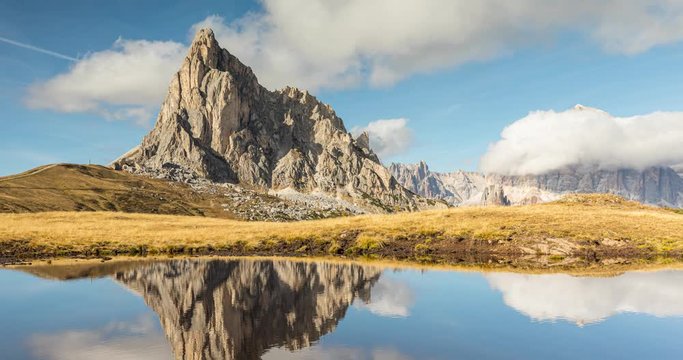 Vue des sommets des Dolomites du Col de Giau , Italie .