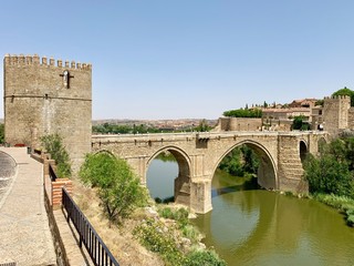 Fototapeta na wymiar Historic city of Toledo view of its iconic bridge