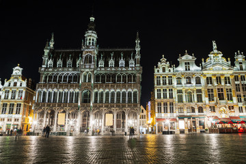Fototapeta na wymiar Beautiful houses of the Grand Place Square Brussels