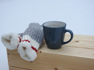 Obraz na płótnie Canvas Wool socks and a coffee