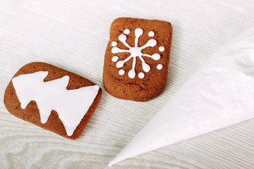 Christmas gingerbread cookies painted with icing sugar.