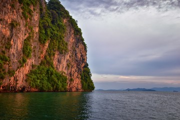 Naklejka premium Islands Sunset, Ocean panorama views near Phuket with deep Red, Orange, Purple and Blue, mountains, twilight in Thailand. Including Phi Phi, Ko Rang Yai, Ko Li Pe and other islands. Asia.
