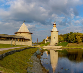 Plakat Pskov Krom (Kremlin), historical and architectural center of Pskov. It is located on a narrow and high promontory at the confluence of the Pskov river in the Velikaya river.