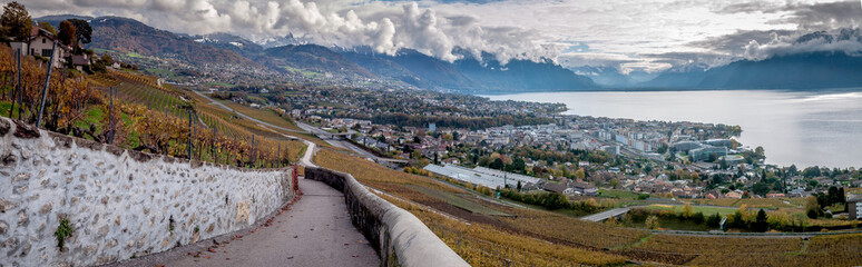 Fototapeta na wymiar Vevey, coteaux du Lavaux et riviera de Montreux