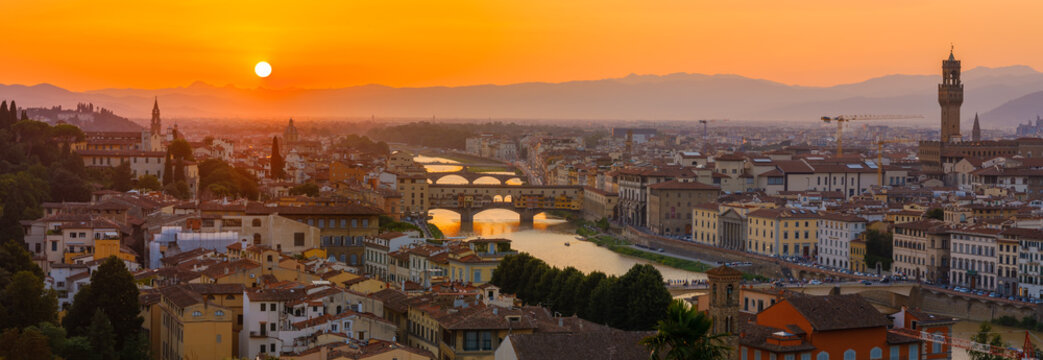 Sunset over the old town of Florence, Italy. © Anton Gvozdikov