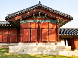Fototapeta premium front view of gate of Changgyeong Palace in Seoul
