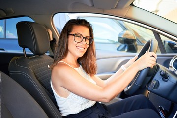 Obraz na płótnie Canvas Young driver woman driving car
