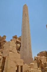 GRAND OBÉLISQUE TEMPLE DE KARNAK LOUXOR EGYPTE