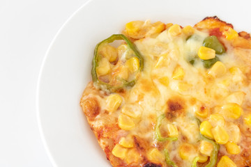 焼きたての手作りミートソースピザ