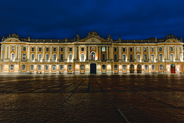 Obraz premium Place du Capitole at night with dark blue dramatic sky in Toulouse, France