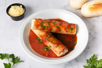 canelones con salsa