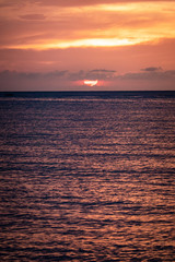 Atardecer en lal playas de Santa Marta Magdalena, en Colombia, atardecer de colores 