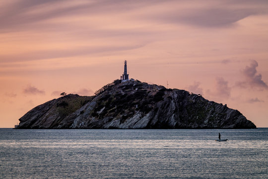 Atardecer en lal playas de Santa Marta Magdalena, en Colombia, atardecer de colores 