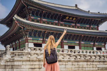 Fototapeta na wymiar Woman tourist in korea. Travel to Korea concept