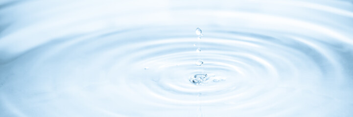 Naklejka na ściany i meble Water drop splash with ripples