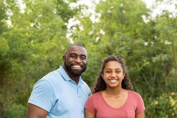 Obraz premium Father and his daughter laughing and playing at the park.