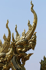 Fototapeta na wymiar golden dragon statue