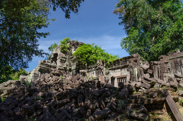 Obraz premium ruins of the temple in angkor cambodia
