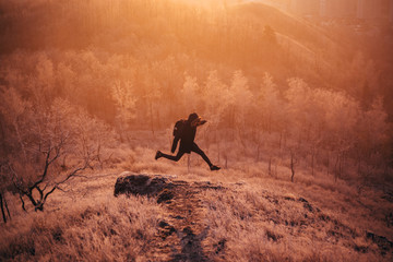 Obraz na płótnie Canvas jumping in the mountains at dawn