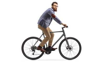 Naklejka premium Bearded guy riding a bicycle and looking at the camera